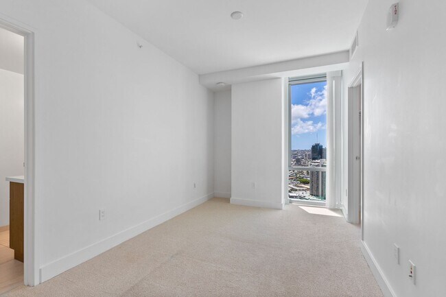 Building Photo - Stunning 3BD/3BA/2PRKG Residence at Azure Ala Moana