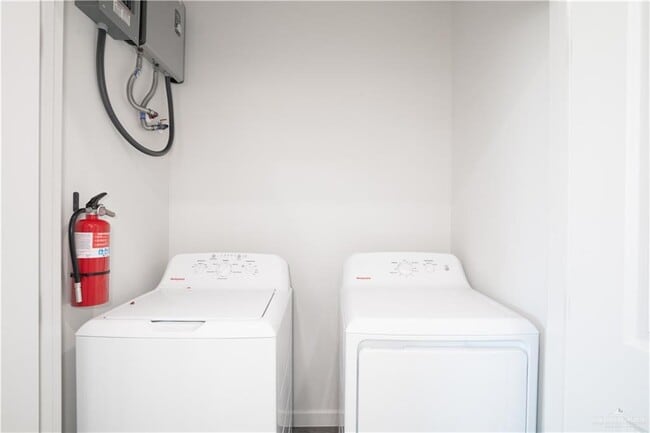 Building Photo - 28 Dragonfly St