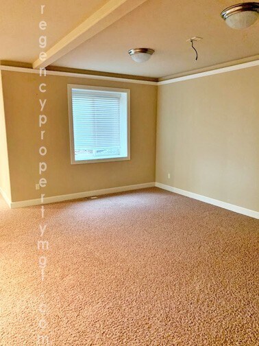 Building Photo - Entertainers dream! Spacious 4 bedroom hom...