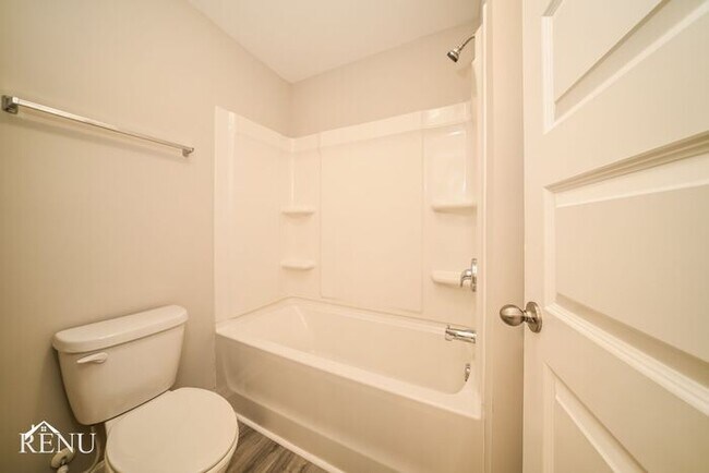 Building Photo - 2360 Cornell Cir