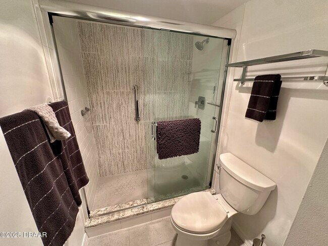 Building Photo - 2828 N Atlantic Ave