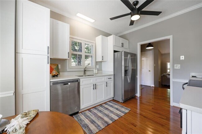 Building Photo - 1822 Oakcrest Ct
