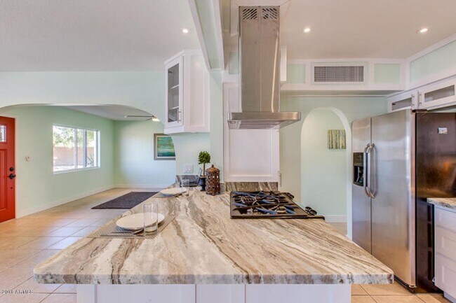 Building Photo - SFH 4-2