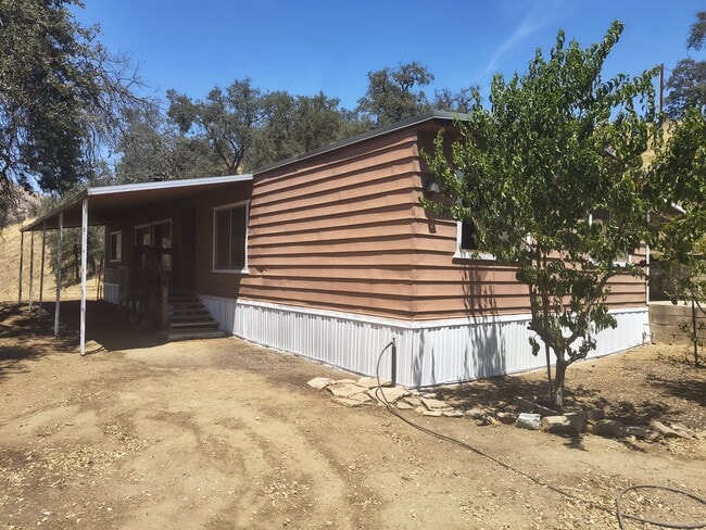 Building Photo - 35468 E Kings Canyon Rd