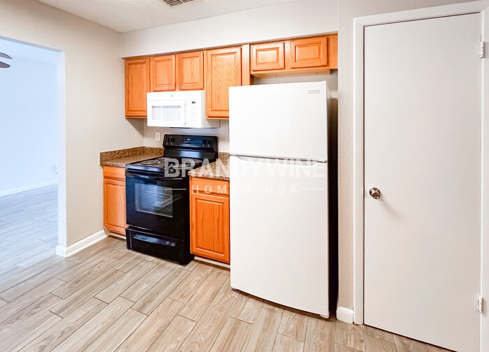 Building Photo - 3639 N Ride Dr