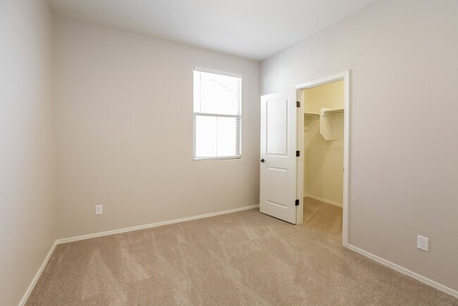 Building Photo - 16636 W Jenan Dr