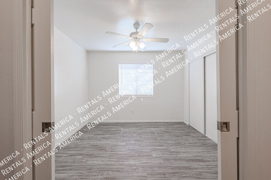 Building Photo - 591 S Buena Vista Ct