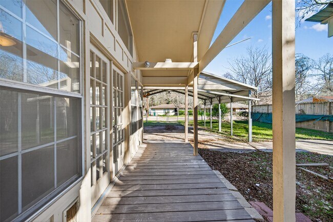 Building Photo - 210 N Shirley Ln