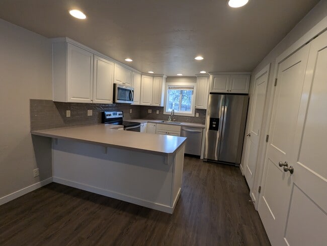 Building Photo - 60865 Jasmine Pl