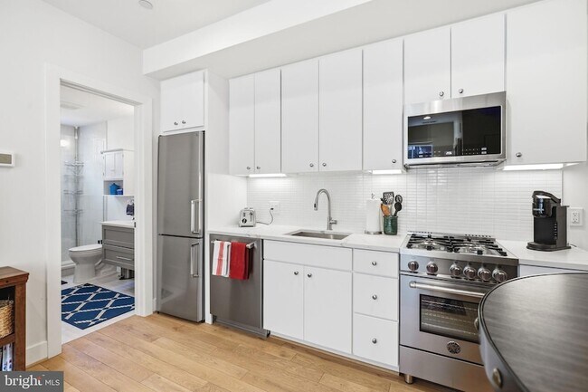 Building Photo - 1775 Swann St NW