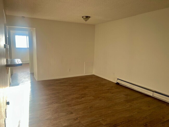 Building Photo - 1 bed Condo Available in SouthWest Denver! Top Floor!