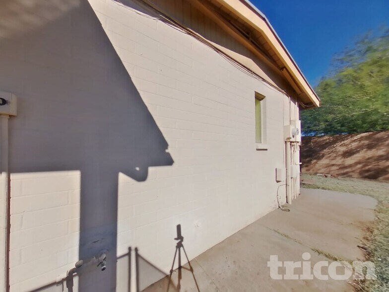 Building Photo - 4127 W Mission Ln