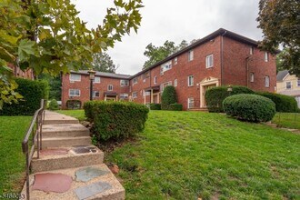 Building Photo - 378 Valley St