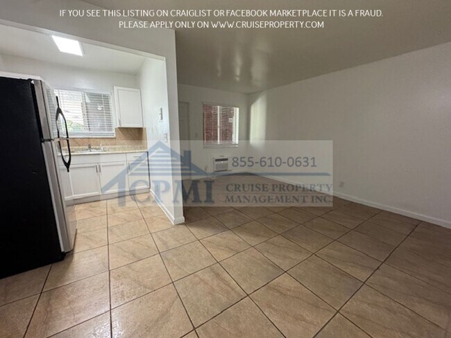 Interior Photo - 2220 Hayes St