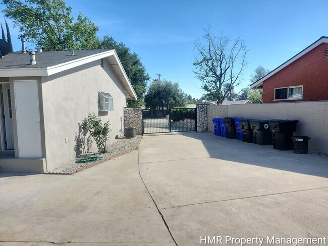 Building Photo - Beautifully Updated Single-Story Home
