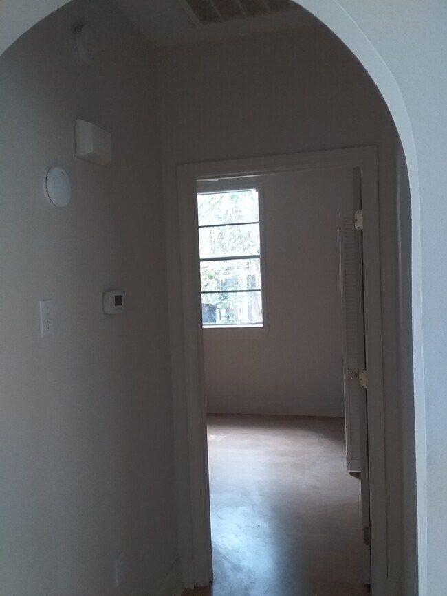 Building Photo - 3324 Napoleon Ave