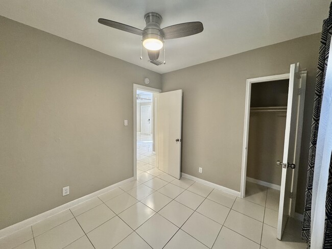 Building Photo - 839 NW 16th Terrace