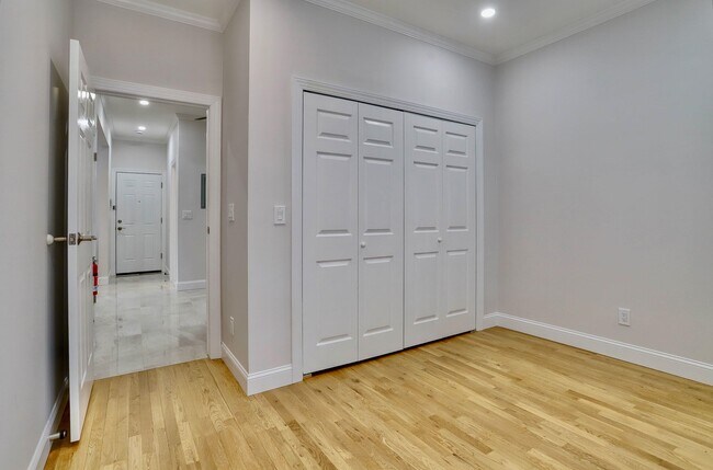 Building Photo - 915 Central Ave