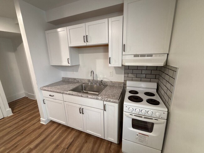 Building Photo - 2415 E St