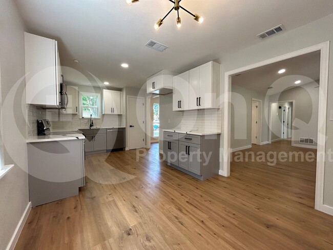 Building Photo - 608 High Meadow Dr