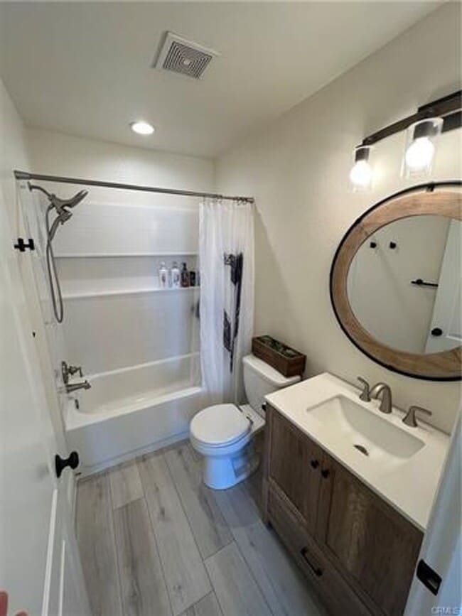 Building Photo - Beautiful Single-Story Pool Home in the He...