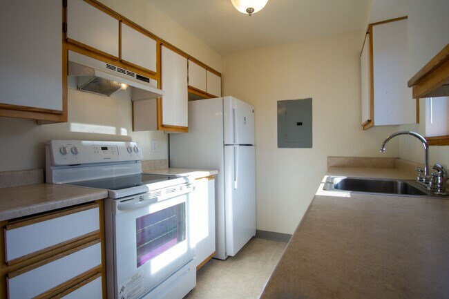 Building Photo - Updated Townhouse with Garage, Patio, DW, WD + FIREPLACE!!