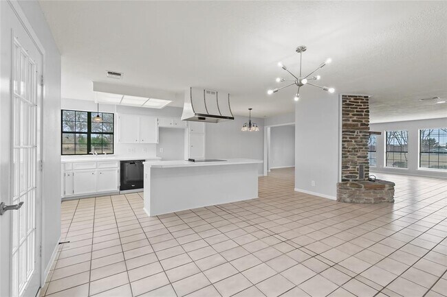 Building Photo - 2736 E State Hwy 29