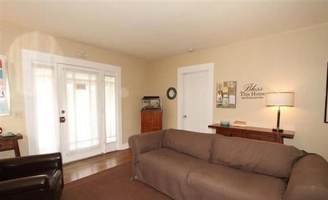 Building Photo - 1007 W Beach Blvd