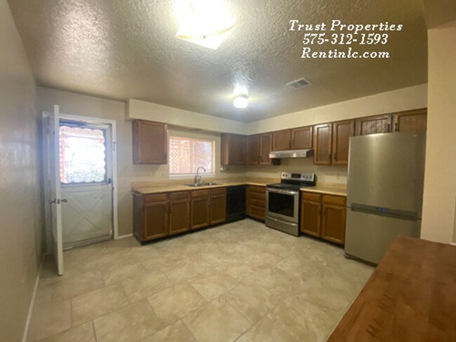 Building Photo - Remodeled 3/2 on Cul-de-Sac