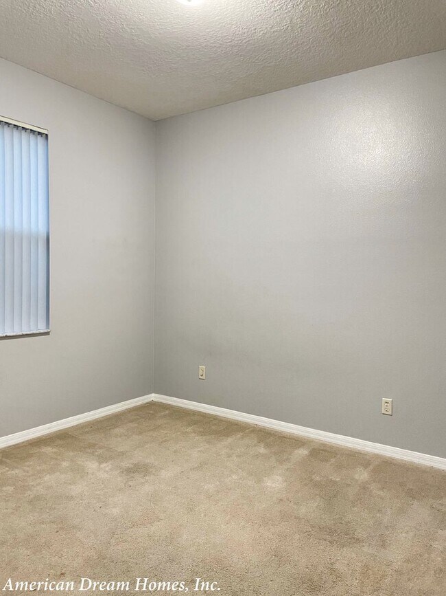 Building Photo - A Gorgeous Home with Beautiful Water View in Andover Point!