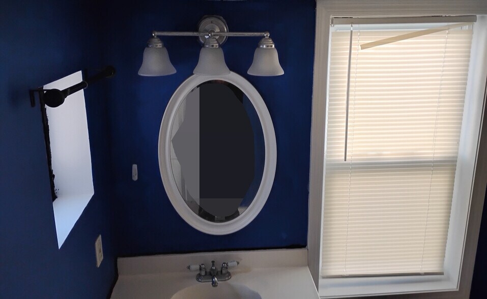 Building Photo - 213 Pleasant St