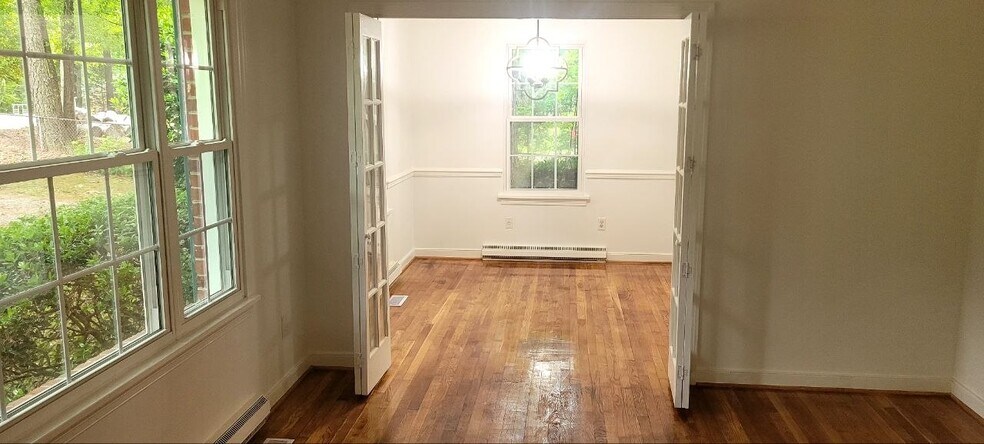 Building Photo - 412 Pagebrook Dr