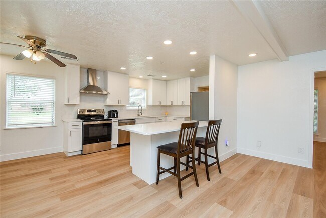 Building Photo - 4947 Cheena Dr