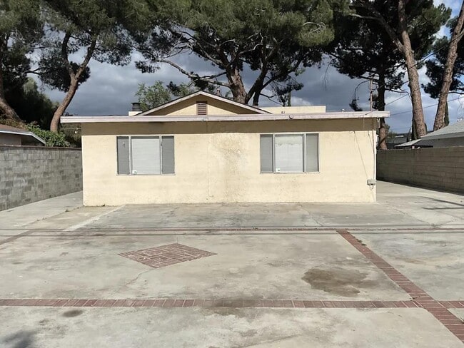 Building Photo - 7516 Cartwright Ave
