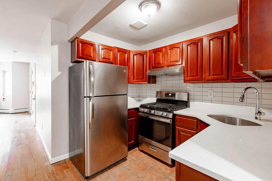 Building Photo - Bright & Airy Brooklyn Home | Comfortable city living
