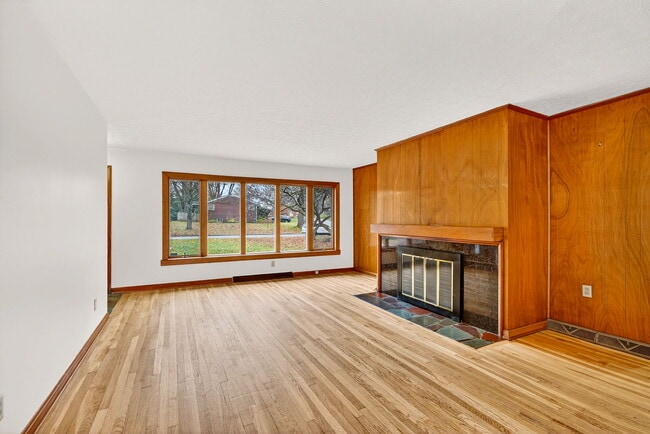 Building Photo - 3637 Sunset Dr