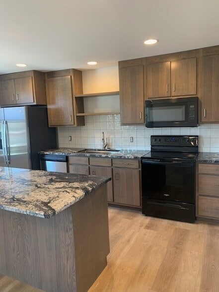 Building Photo - 326 W Main St