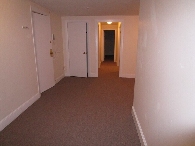 Building Photo - 120 Riverway