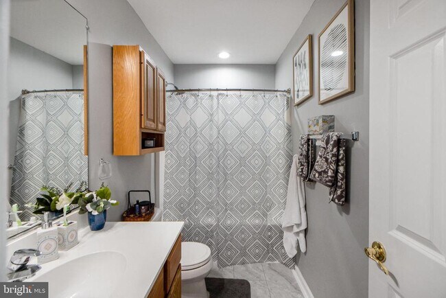 Building Photo - 7420 Mayflower Ct