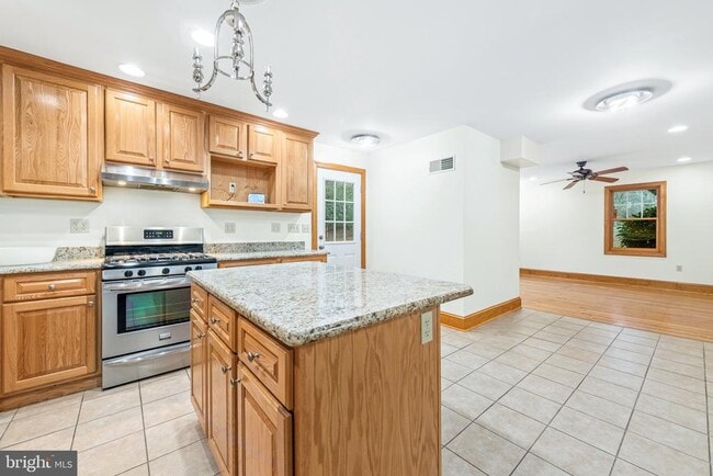 Building Photo - 901 Academy Ln