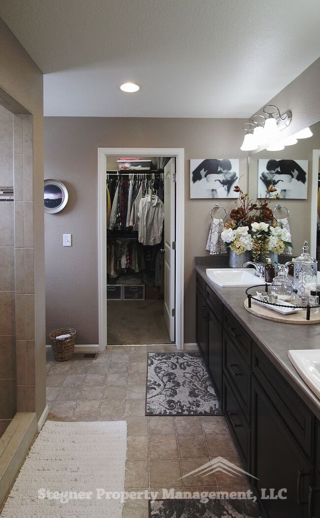 Building Photo - Beautiful Home in Johnstown