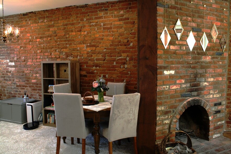 Building Photo - 1400 D St SE