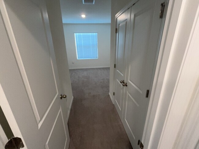 Building Photo - 5227 Dragonfly Dr