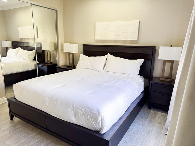 Building Photo - 54974 Oak-Tree