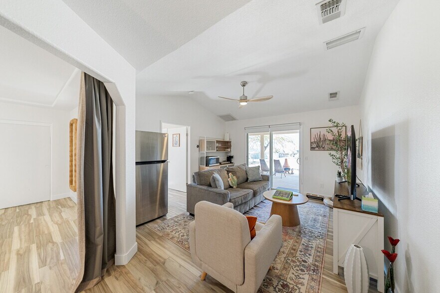Building Photo - 58328 Bonanza Dr
