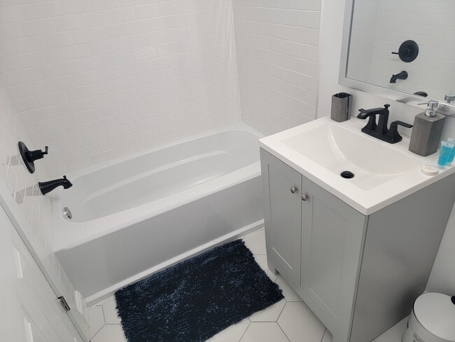 Building Photo - 401 S Ann St