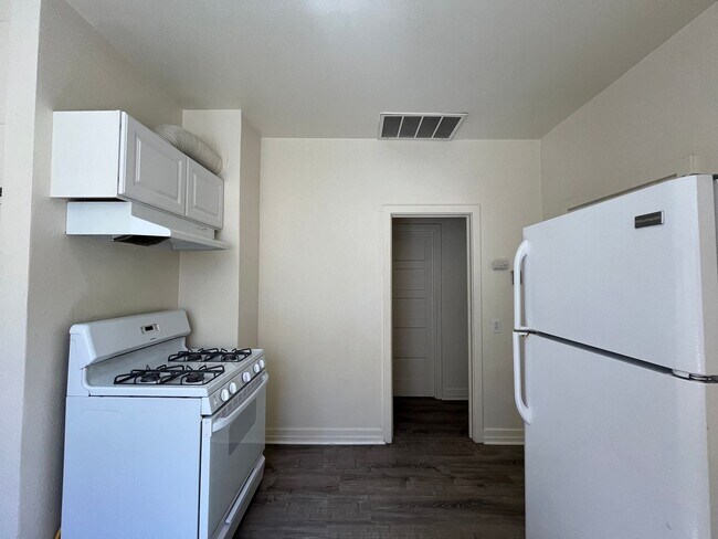 Building Photo - 1434