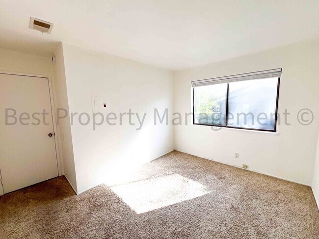 Building Photo - Perfect Shape Warm Springs Condo next to J...