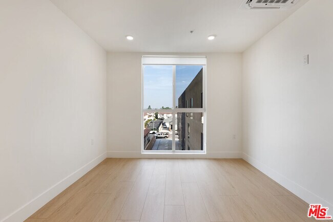 Building Photo - 8561 Belmont St