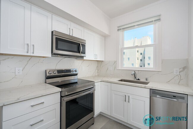 Building Photo - Russian Hill: Remodeled 9th Floor Apartmen...